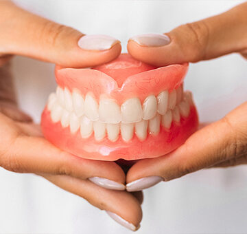 What Are the Advantages and Disadvantages of Wearing Upper Dentures Without a Palate?